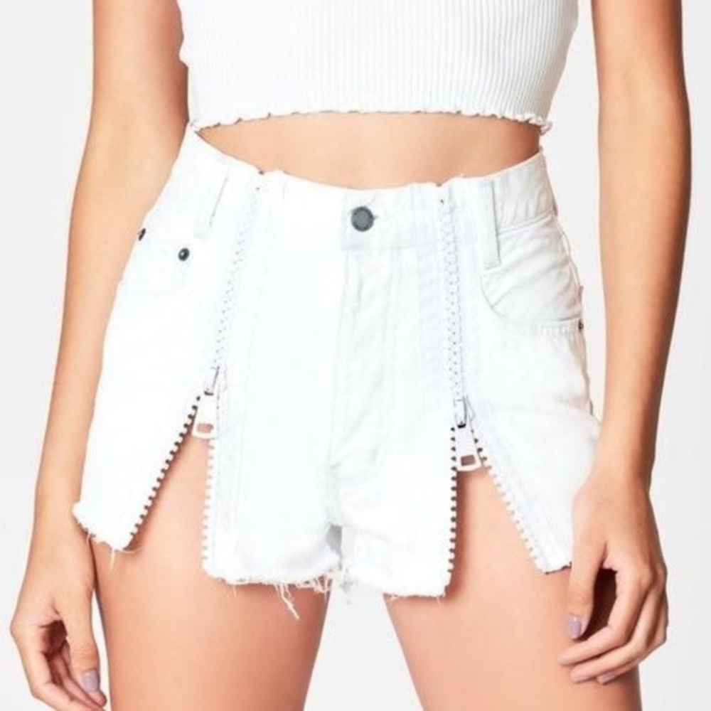 CARMAR White High Rise Double Zip Shorts size 26